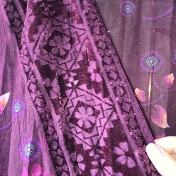 Flowery Red Hollister Kimmono - Picture 2 of 4